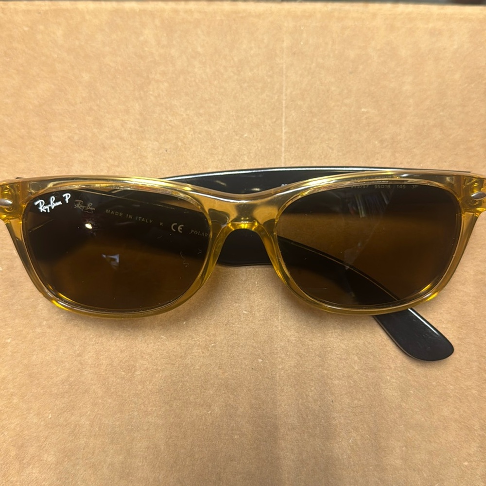 Ray-Ban Wayfarer Glasses Bent right handle